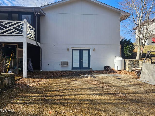 305 Southeast Apple Drive, Wise, VA 24293