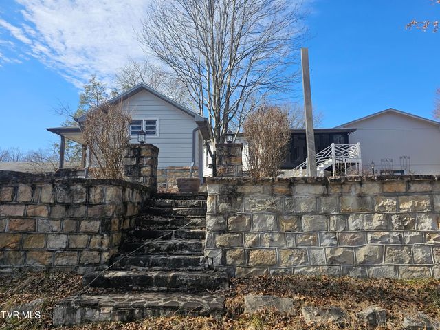 305 Southeast Apple Drive, Wise, VA 24293