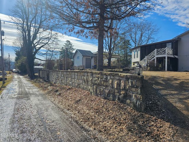 305 Southeast Apple Drive, Wise, VA 24293