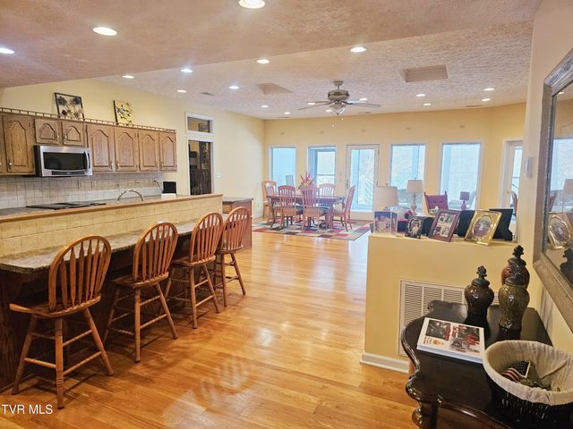 305 Southeast Apple Drive, Wise, VA 24293