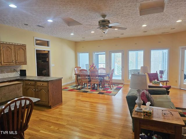 305 Southeast Apple Drive, Wise, VA 24293