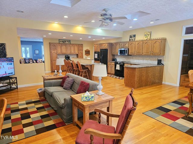 305 Southeast Apple Drive, Wise, VA 24293