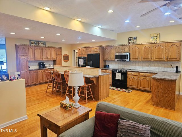 305 Southeast Apple Drive, Wise, VA 24293