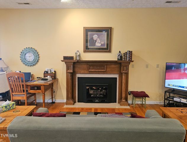 305 Southeast Apple Drive, Wise, VA 24293