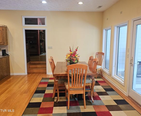 305 Southeast Apple Drive, Wise, VA 24293