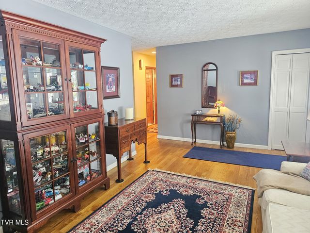 305 Southeast Apple Drive, Wise, VA 24293