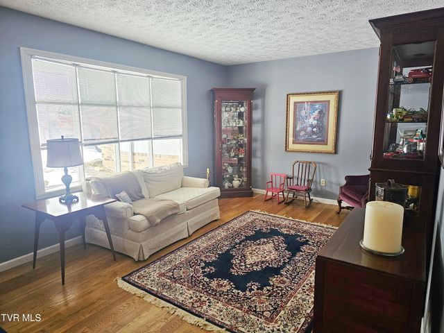 305 Southeast Apple Drive, Wise, VA 24293