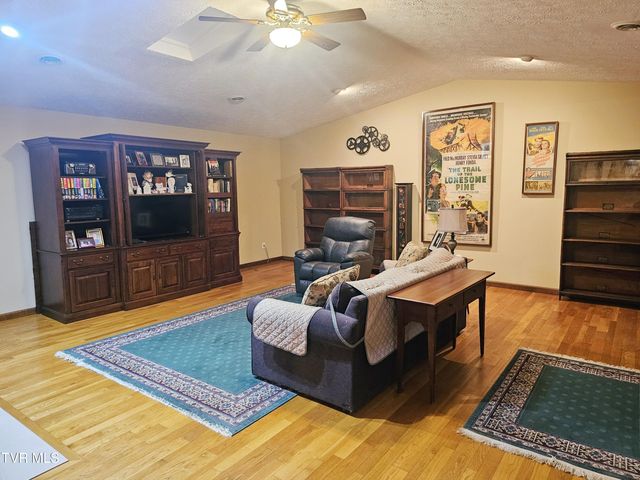 305 Southeast Apple Drive, Wise, VA 24293