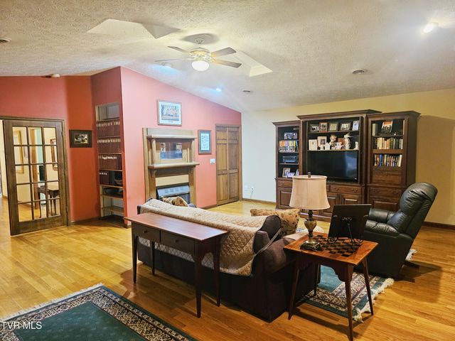 305 Southeast Apple Drive, Wise, VA 24293