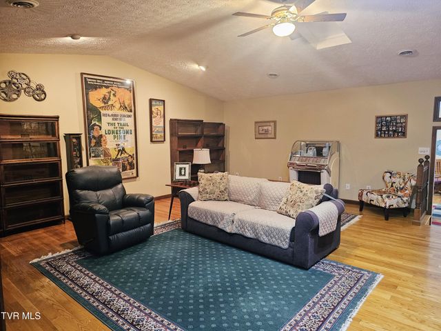 305 Southeast Apple Drive, Wise, VA 24293