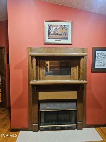 305 Southeast Apple Drive, Wise, VA 24293