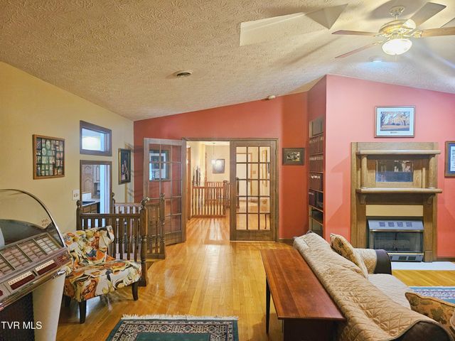 305 Southeast Apple Drive, Wise, VA 24293