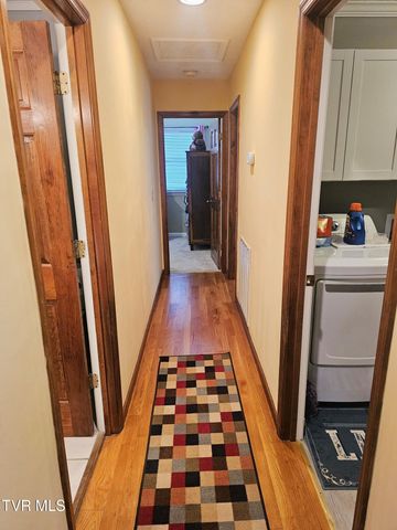 305 Southeast Apple Drive, Wise, VA 24293