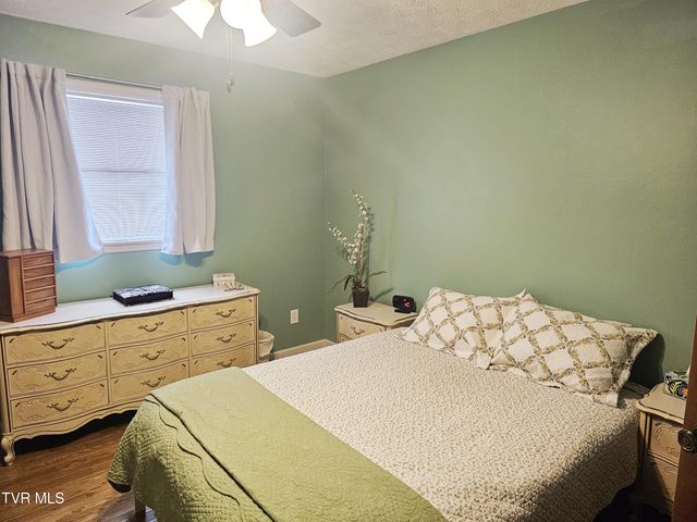 305 Southeast Apple Drive, Wise, VA 24293