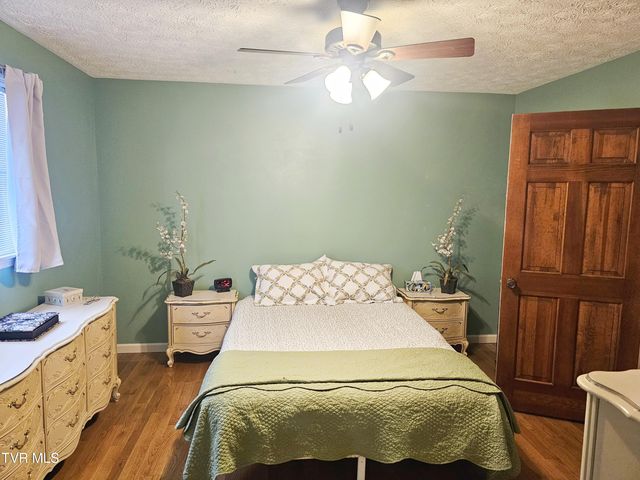 305 Southeast Apple Drive, Wise, VA 24293