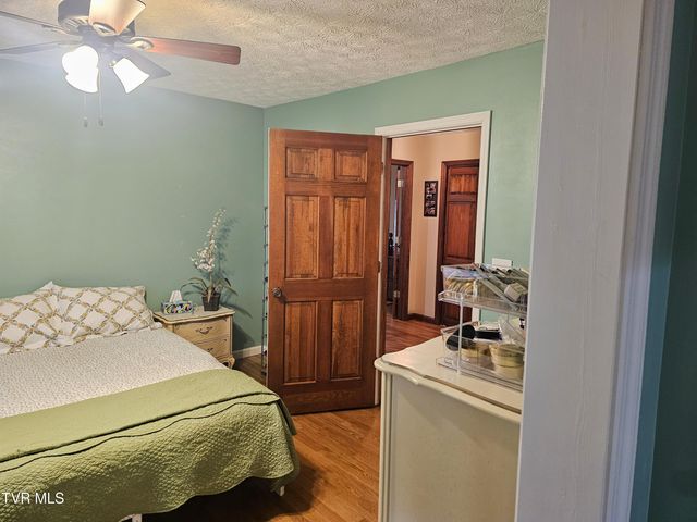 305 Southeast Apple Drive, Wise, VA 24293