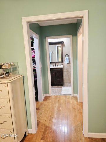 305 Southeast Apple Drive, Wise, VA 24293