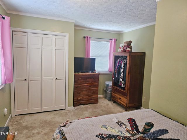 305 Southeast Apple Drive, Wise, VA 24293