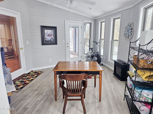 305 Southeast Apple Drive, Wise, VA 24293