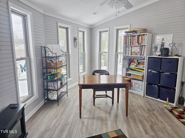 305 Southeast Apple Drive, Wise, VA 24293