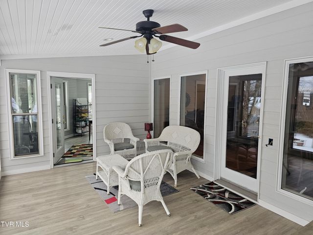 305 Southeast Apple Drive, Wise, VA 24293