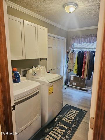 305 Southeast Apple Drive, Wise, VA 24293