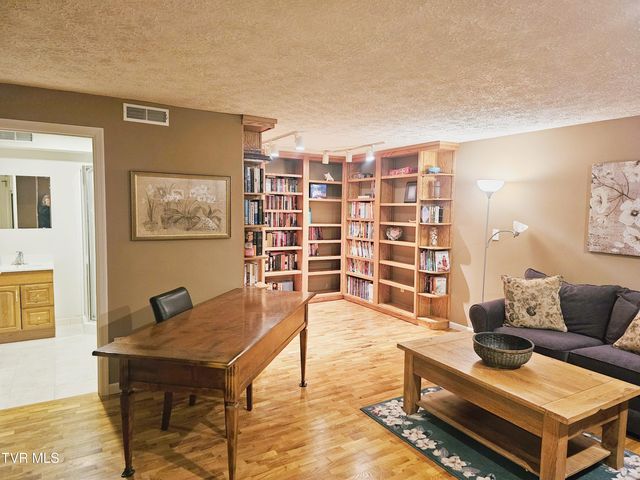 305 Southeast Apple Drive, Wise, VA 24293