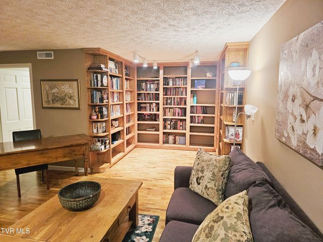 305 Southeast Apple Drive, Wise, VA 24293