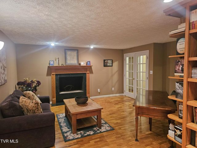 305 Southeast Apple Drive, Wise, VA 24293