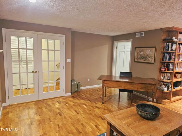 305 Southeast Apple Drive, Wise, VA 24293