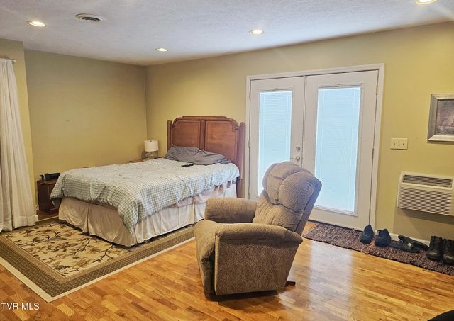 305 Southeast Apple Drive, Wise, VA 24293