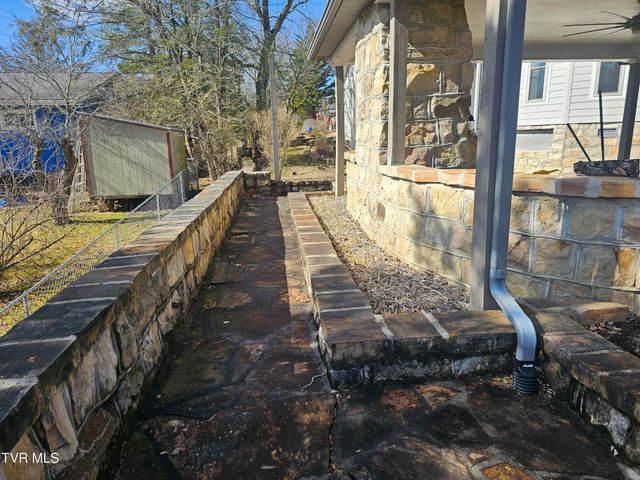 305 Southeast Apple Drive, Wise, VA 24293