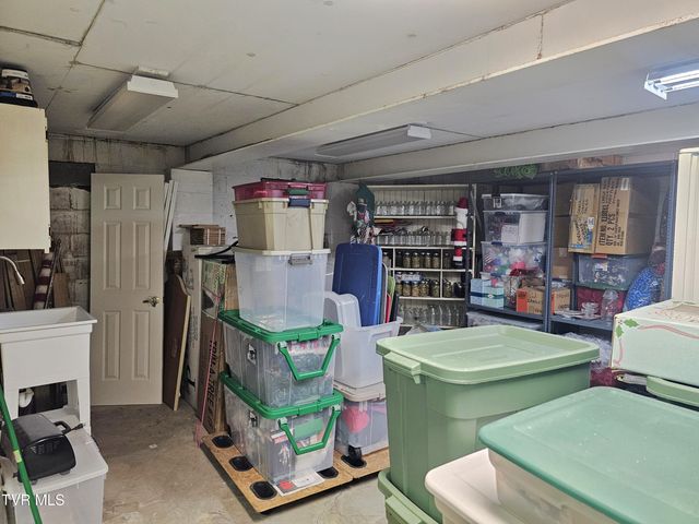 305 Southeast Apple Drive, Wise, VA 24293