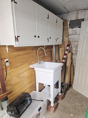 305 Southeast Apple Drive, Wise, VA 24293