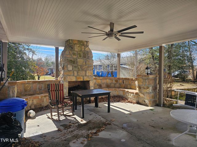 305 Southeast Apple Drive, Wise, VA 24293