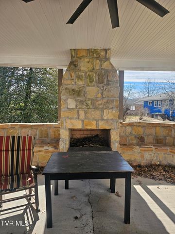 305 Southeast Apple Drive, Wise, VA 24293