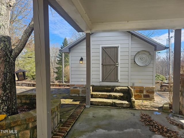 305 Southeast Apple Drive, Wise, VA 24293