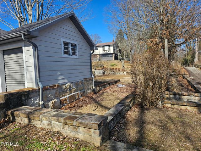 305 Southeast Apple Drive, Wise, VA 24293