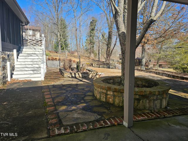 305 Southeast Apple Drive, Wise, VA 24293