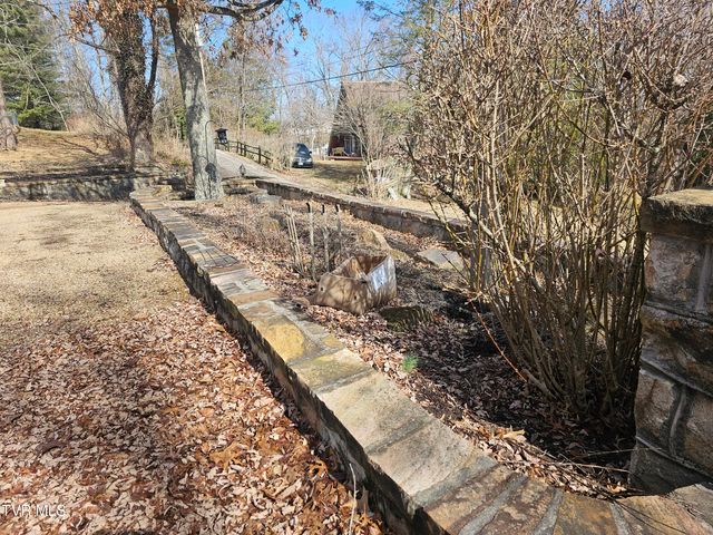 305 Southeast Apple Drive, Wise, VA 24293