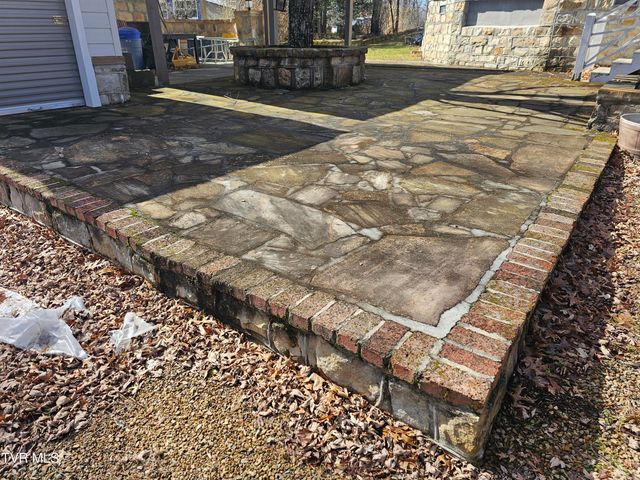 305 Southeast Apple Drive, Wise, VA 24293