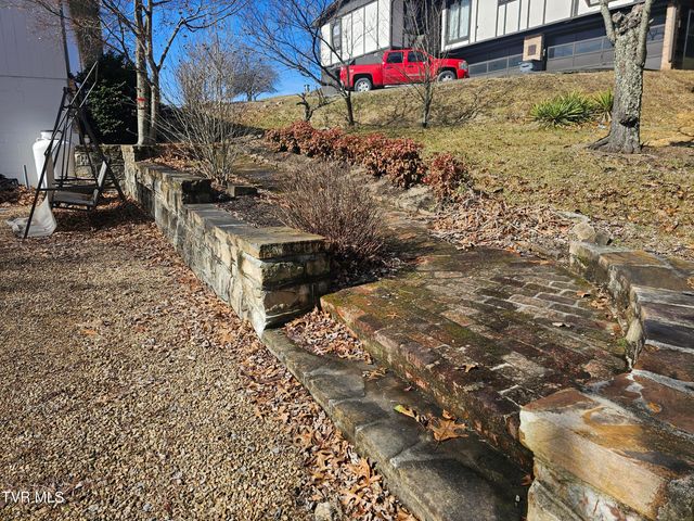 305 Southeast Apple Drive, Wise, VA 24293