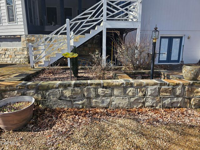 305 Southeast Apple Drive, Wise, VA 24293