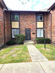 1S252 Stratford Lane, Villa Park, IL 60181