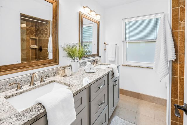 1052 SANABEL COURT NE, St Petersburg, FL 33702