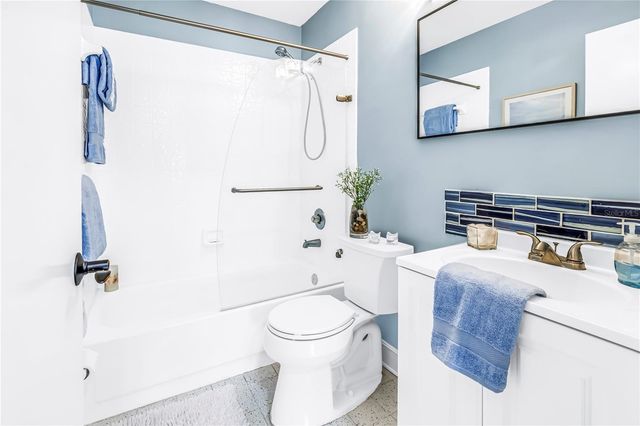 1052 SANABEL COURT NE, St Petersburg, FL 33702