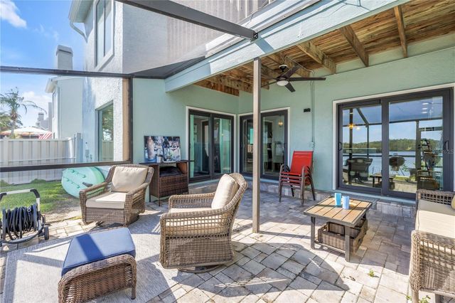 1052 SANABEL COURT NE, St Petersburg, FL 33702