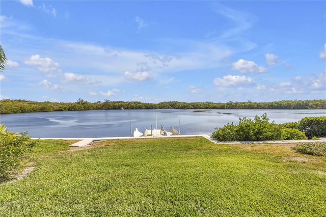 1052 SANABEL COURT NE, St Petersburg, FL 33702