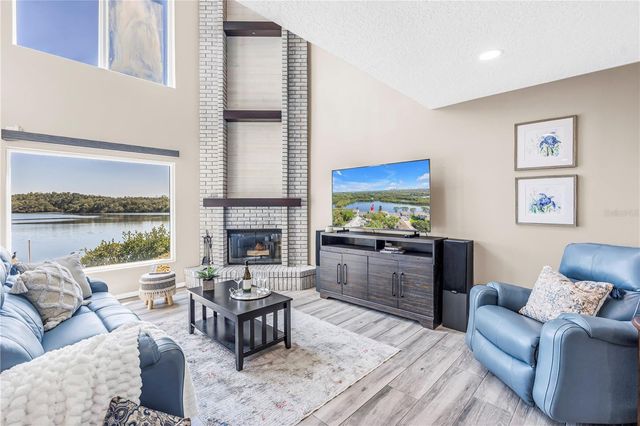 1052 SANABEL COURT NE, St Petersburg, FL 33702