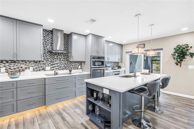 1052 SANABEL COURT NE, St Petersburg, FL 33702